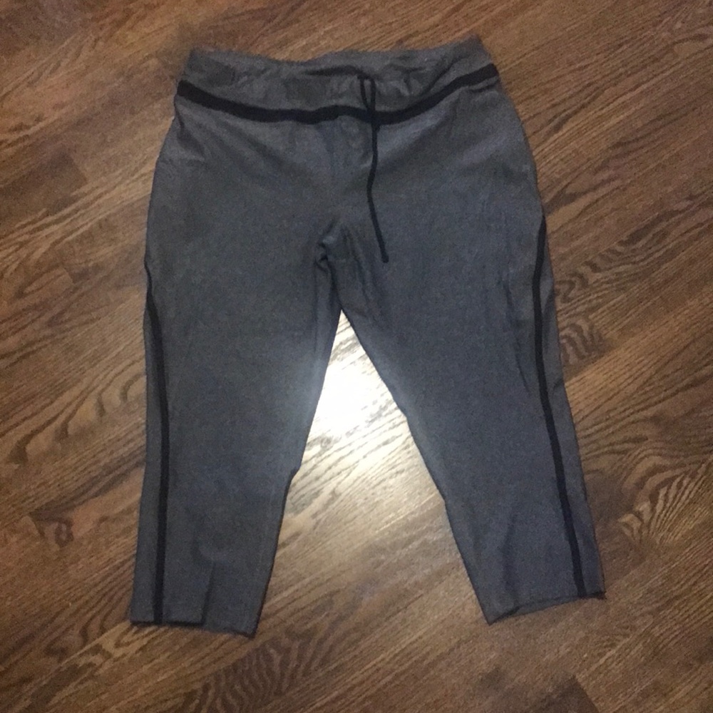 Xersion Capri length workout pants
